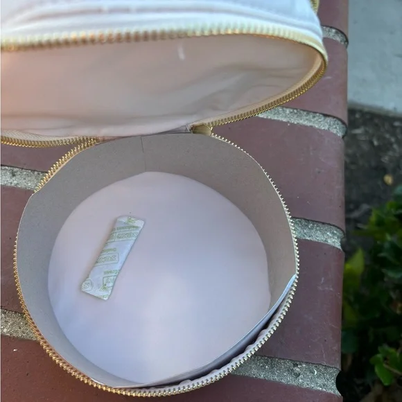 Gaultier Divine Cream Round Makeup Bag - Picture 4 of 5